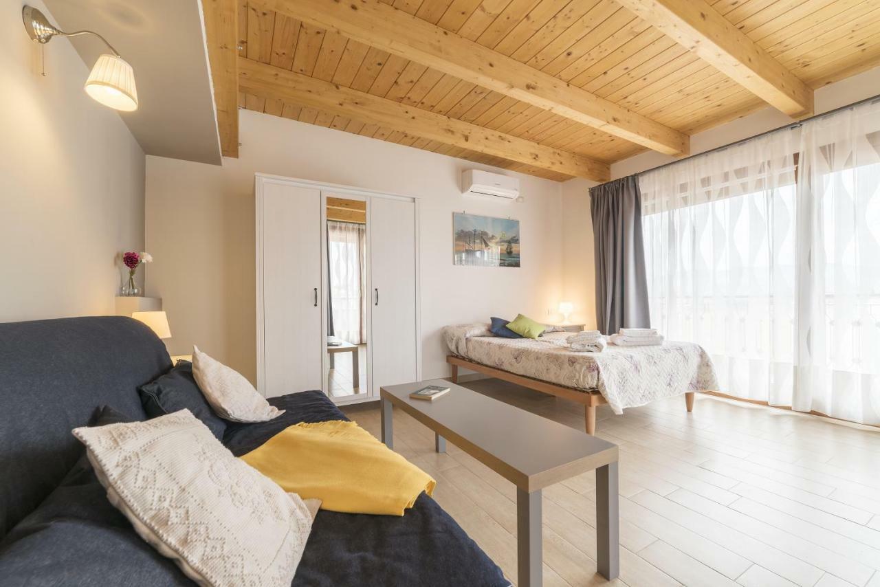 Peperino Attic Flat Apartment Чампино Екстериор снимка
