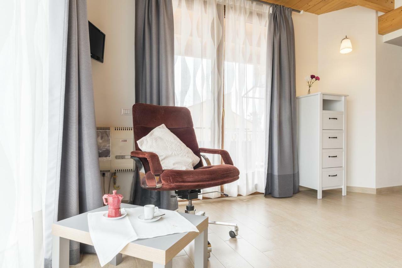 Peperino Attic Flat Apartment Чампино Екстериор снимка